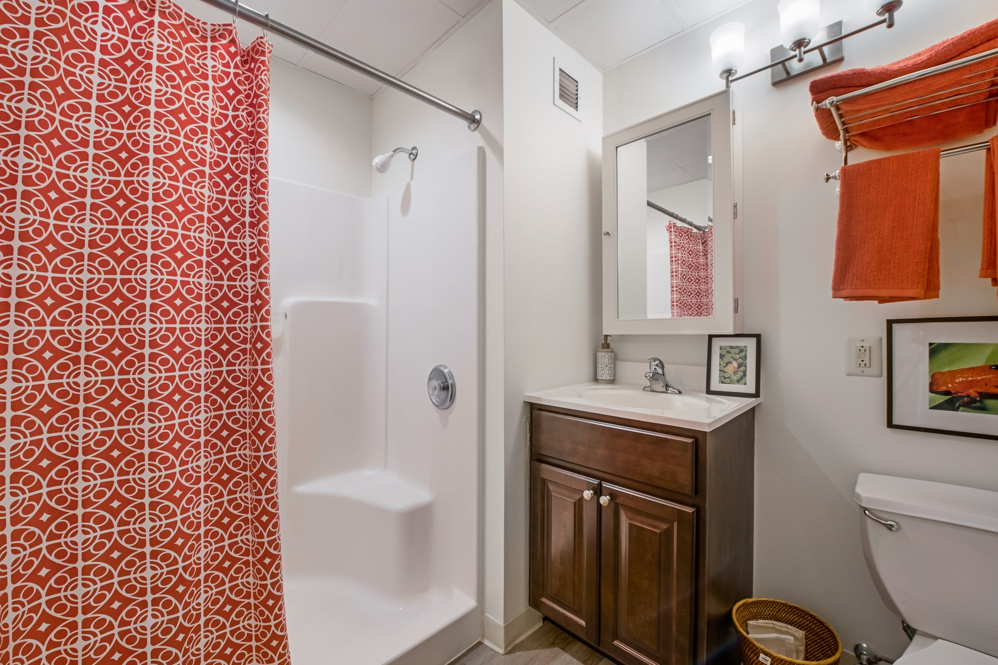 WBM_IL_Bathroom_021_2127